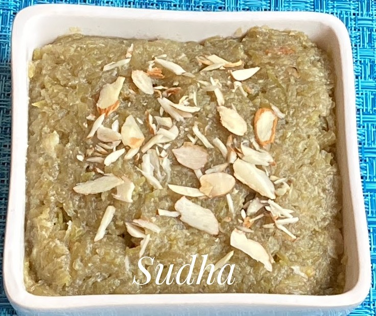Gulacha Dudhi Halwa / Lauki Halwa with Jaggery (गुळाचा दुधी हलवा