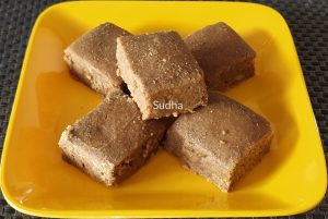 Moong Ani Saatuchi Gulpapdi (मूग आणि सातूची गुळपापडी )