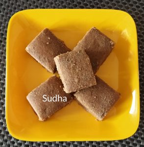 Moong Ani Saatuchi Gulpapdi (मूग आणि सातूची गुळपापडी )